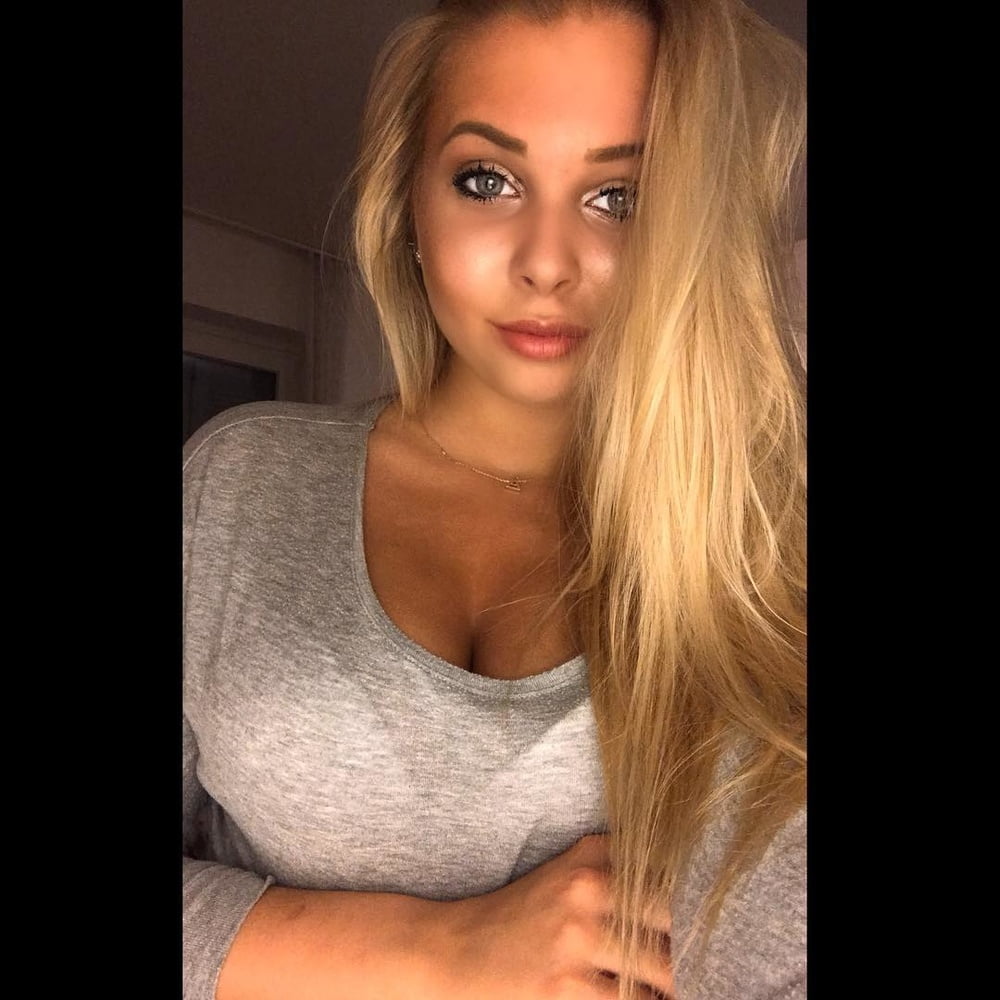 Hot teen Katie with big tits and ass porn pictures