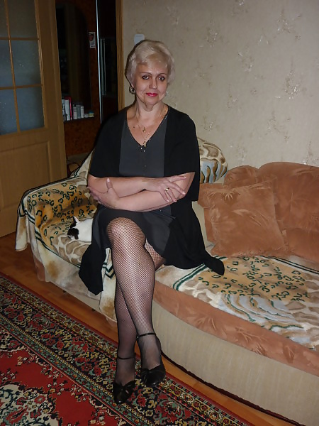 Russian mature woman, legs in stockings! Amateur! - 24 Pics ...