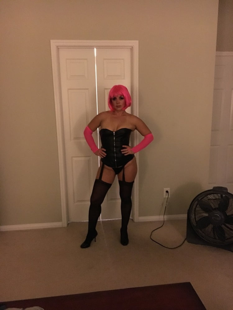 US Slut loves dressing up - 309 Photos 