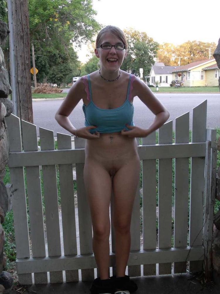 Amateur Nude Bottomless Girls