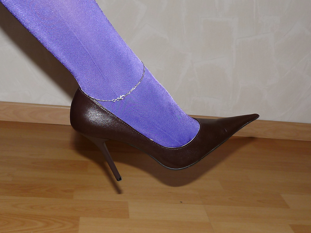 wifes mega pointed shoe heels nylon pantyhose porn pictures