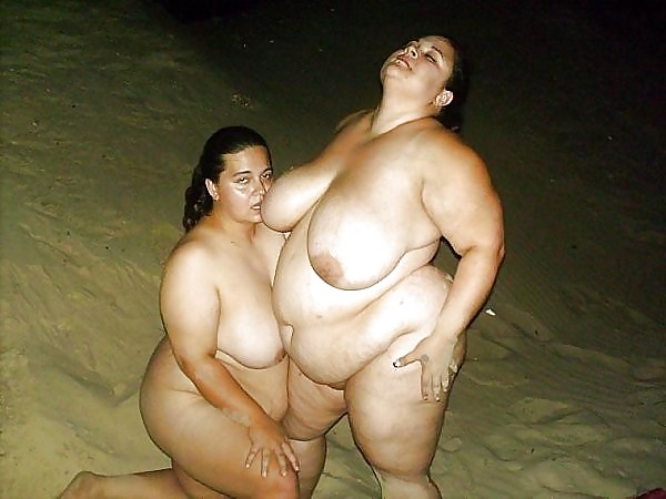 Real Bbw Lesbian Couple On The Beach 20 Pics Xhamster