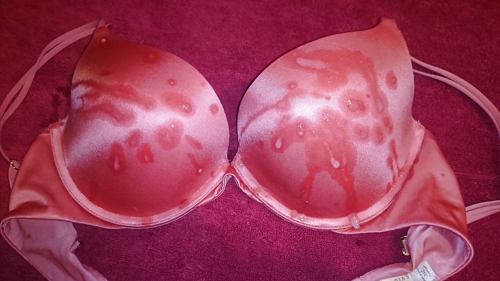 VS Pink Bra Cum porn pictures