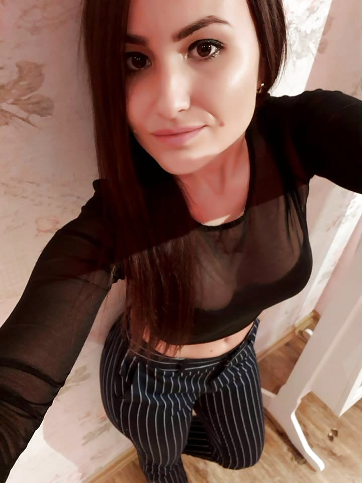 Romanian Teen Slut Larisa M 4 porn pictures