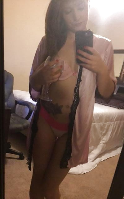 Teen Slut Selfies porn pictures