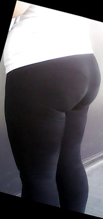 thick latin ass in leggings
