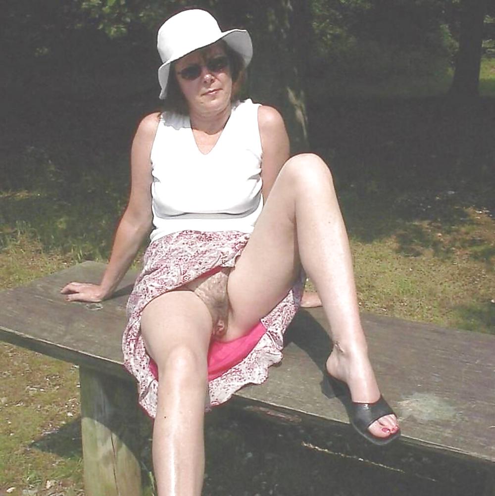 HOUSEWIVES WITH HAIRY PUSSYS porn pictures