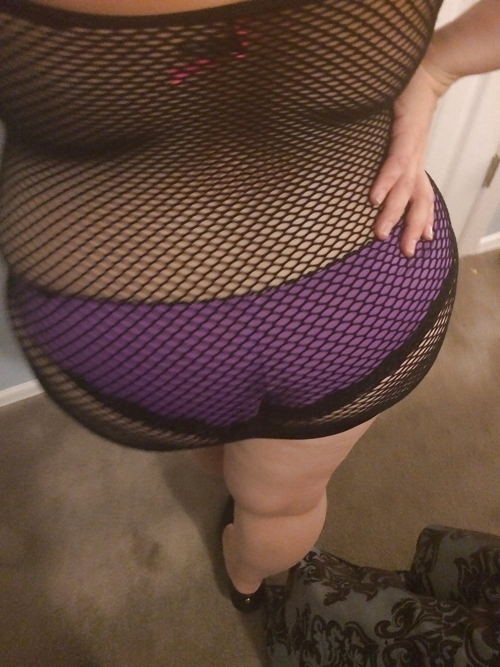 Thick ass PAWG Wife sexy outfit and heels porn pictures