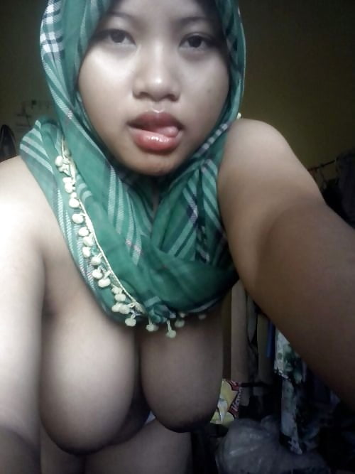 Favorite Malay milf tudung 25 porn pictures