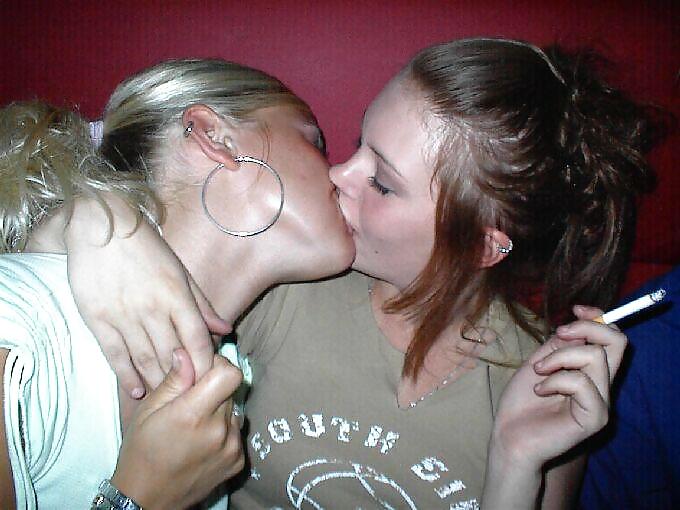Random Girls kissing Girls porn pictures