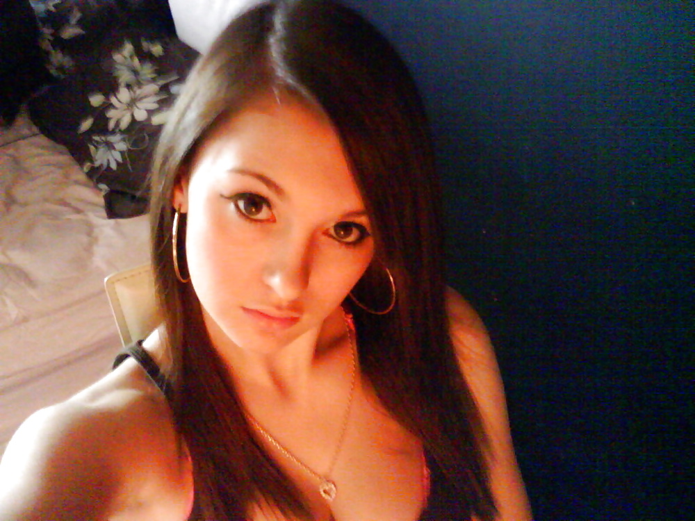 She knows she's a tease.... porn pictures