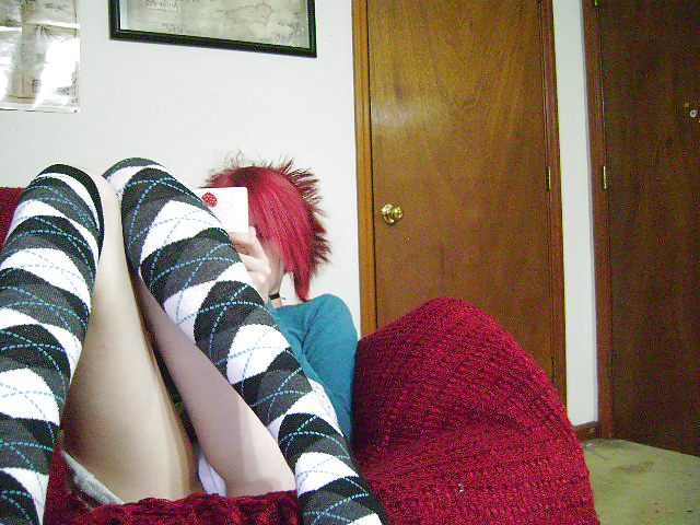 Sexy Emo Redhead Teenchick porn pictures