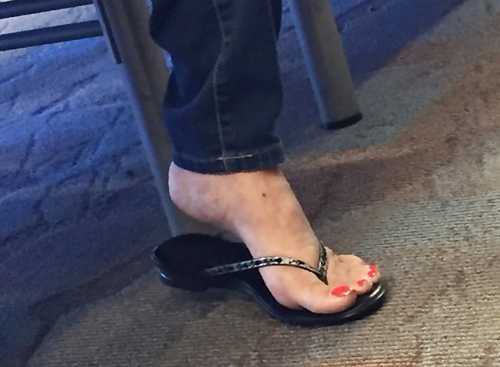 Candid Feet porn pictures