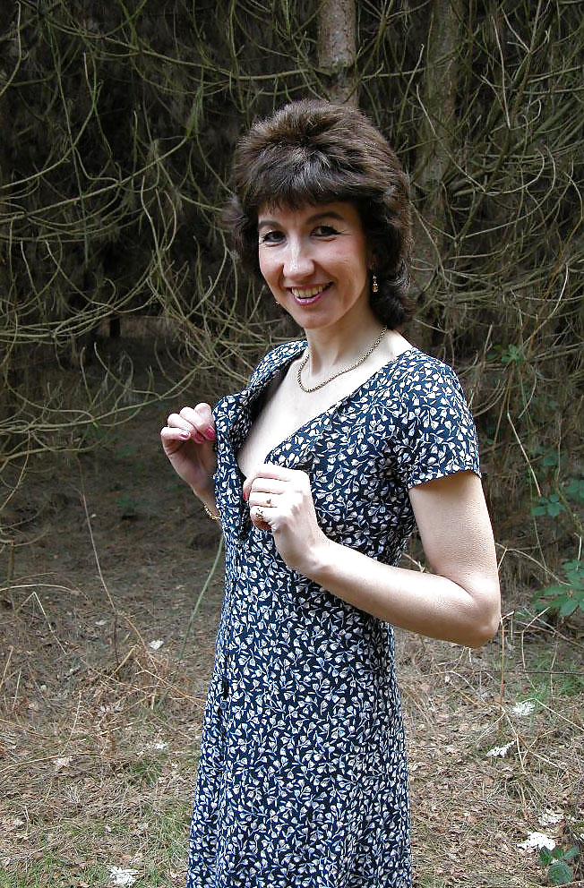 Amateur mature lady takes a walk in the woods. porn pictures