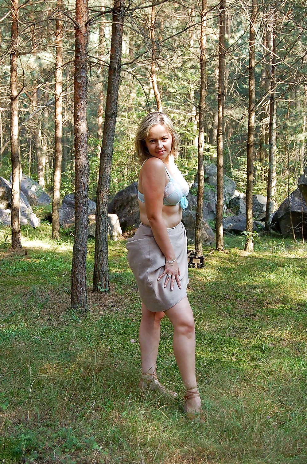 beautiful sexy and homely milf mom strip in forest porn pictures