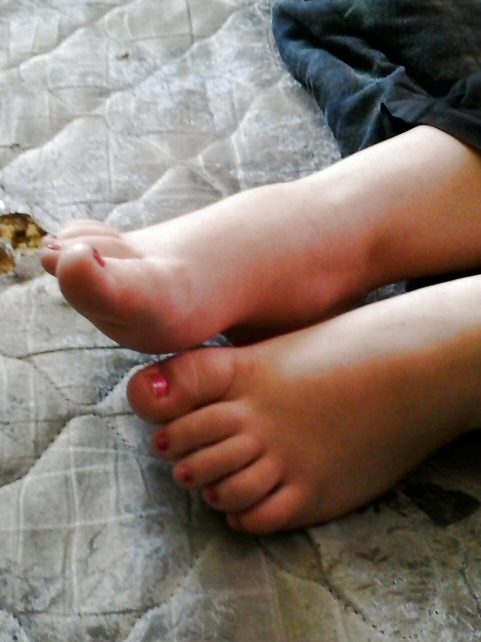 Big MILF with nice feet porn pictures