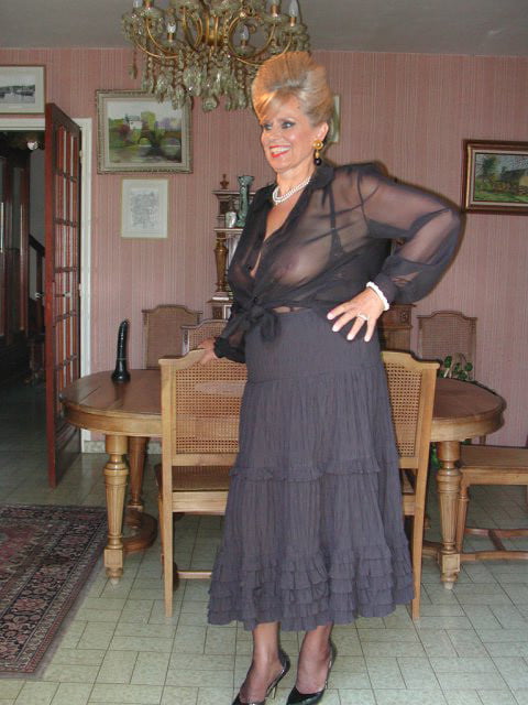 Mature Mom Exposed - 16 Photos 