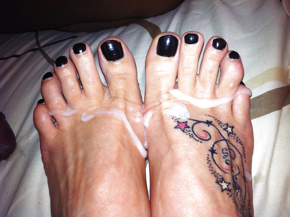just cum over my gf,s tattood feet mmmmm porn pictures