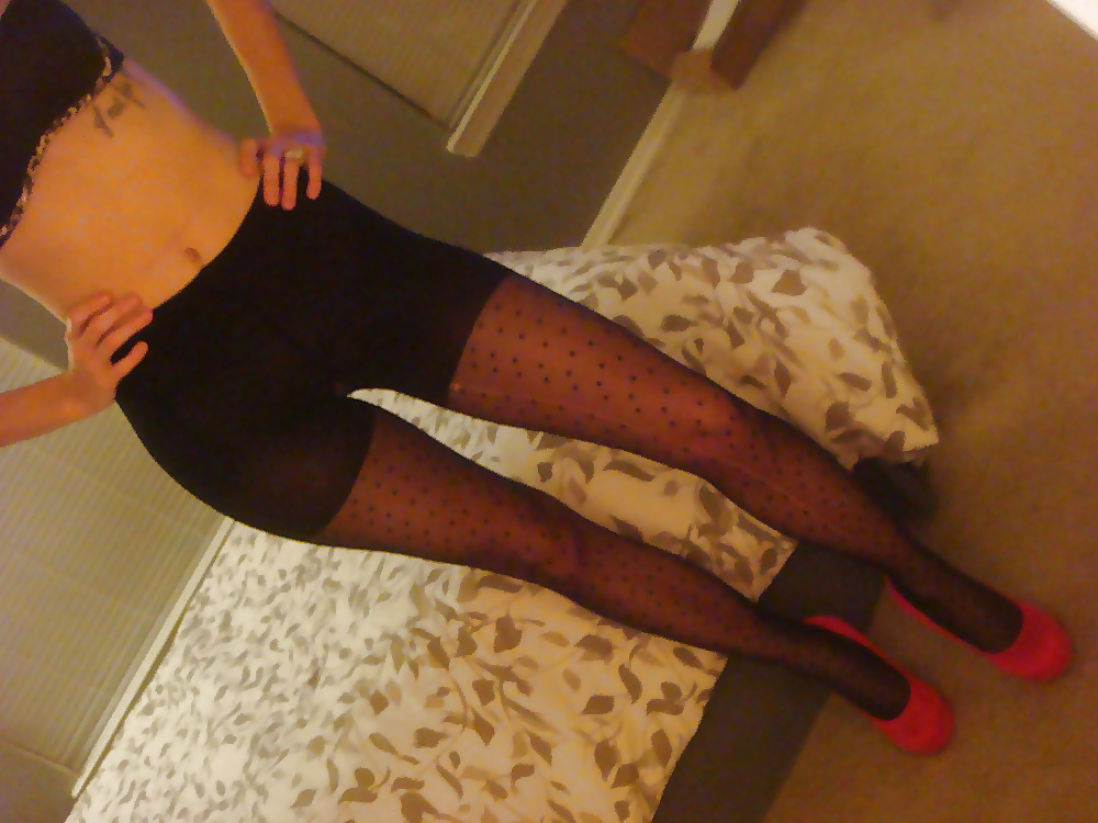 Black Pantyhose and Red Heels porn pictures