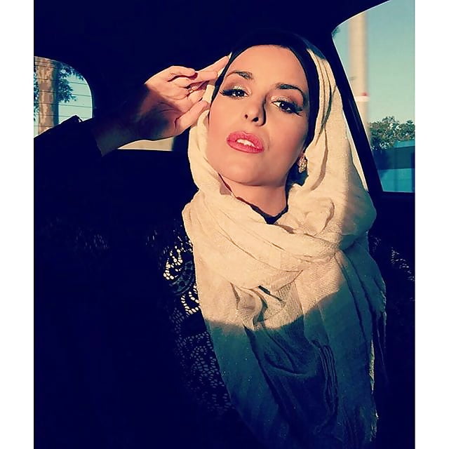 Hot horny hijabi girl ready to be fucked hard porn pictures