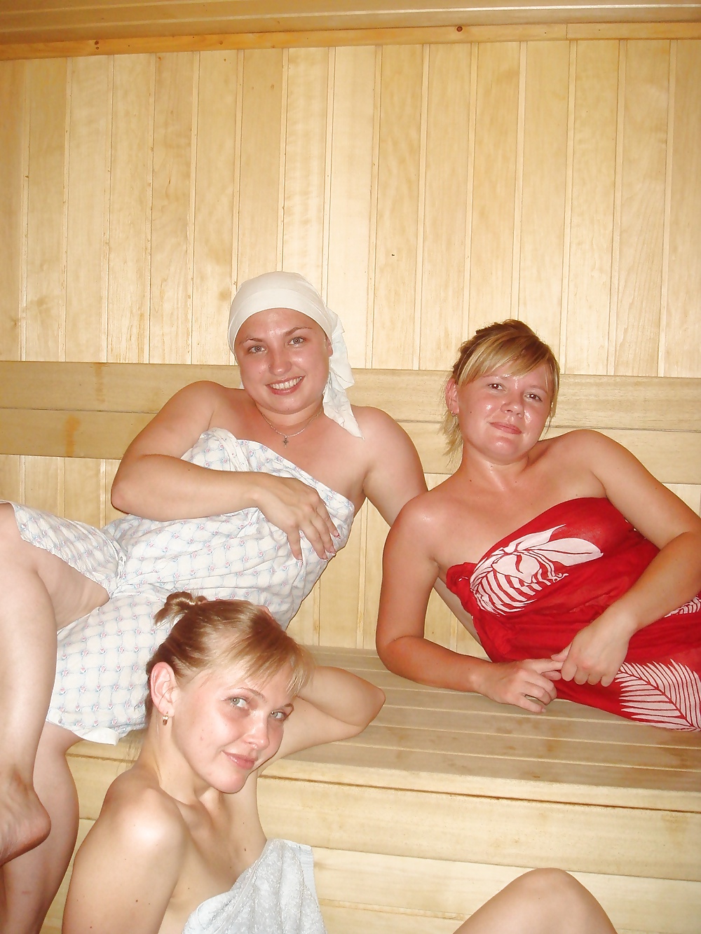 girls come off in the sauna porn pictures