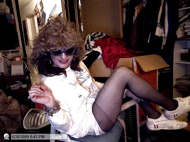 Sneakers & Heels porn pictures