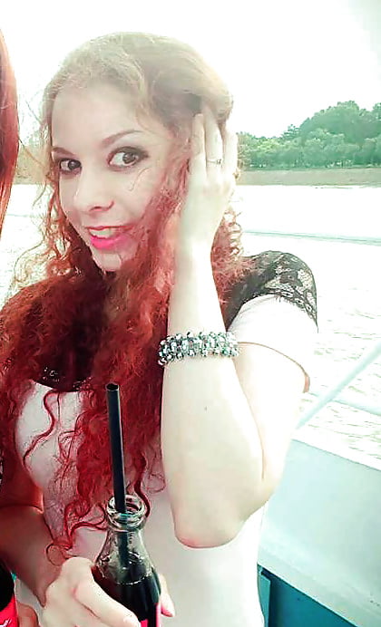 Cutie redhead Lea porn pictures