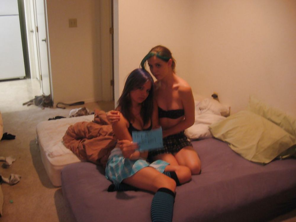 two sorta punk chicks porn pictures