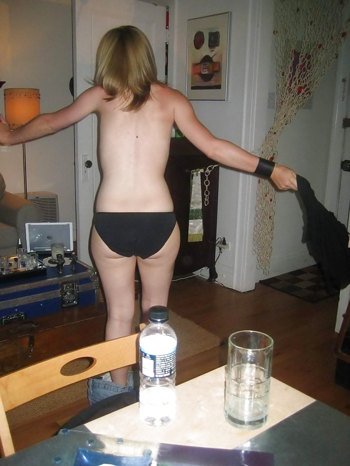 CRazyk Girl like to flash porn pictures