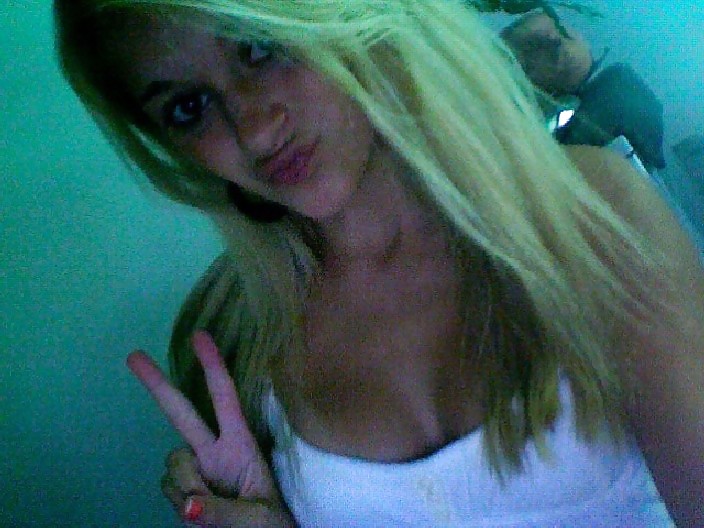 Blonde Hottie From ,SmutDates porn pictures