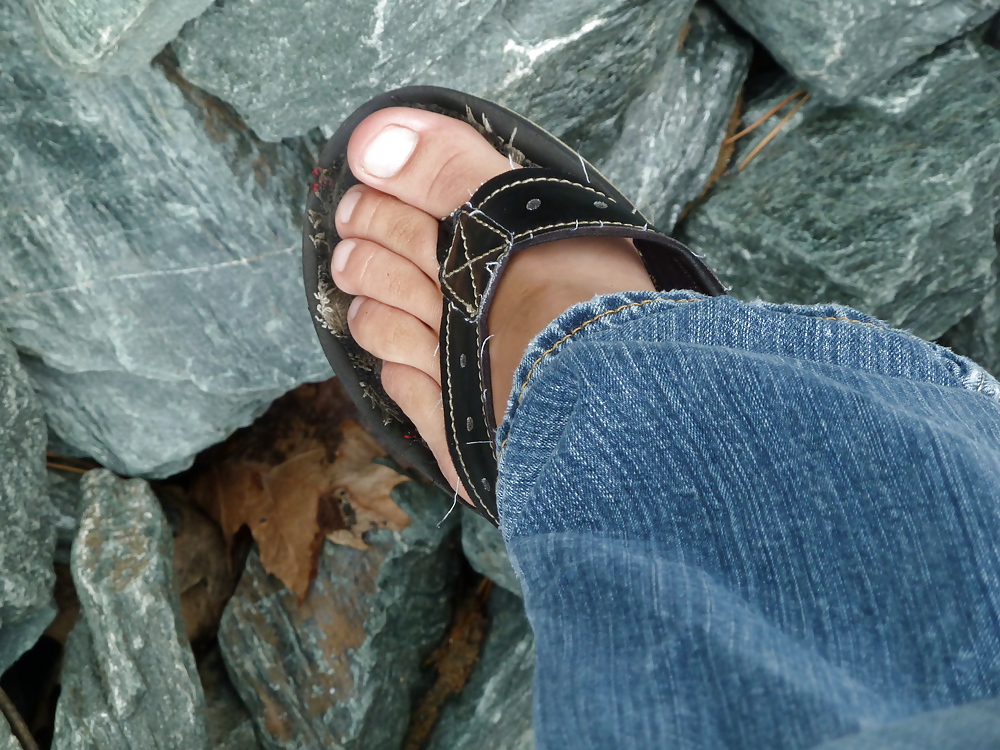 outdoor feet porn pictures