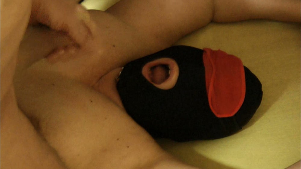 Blindfolded with open mouth - 10 Photos 