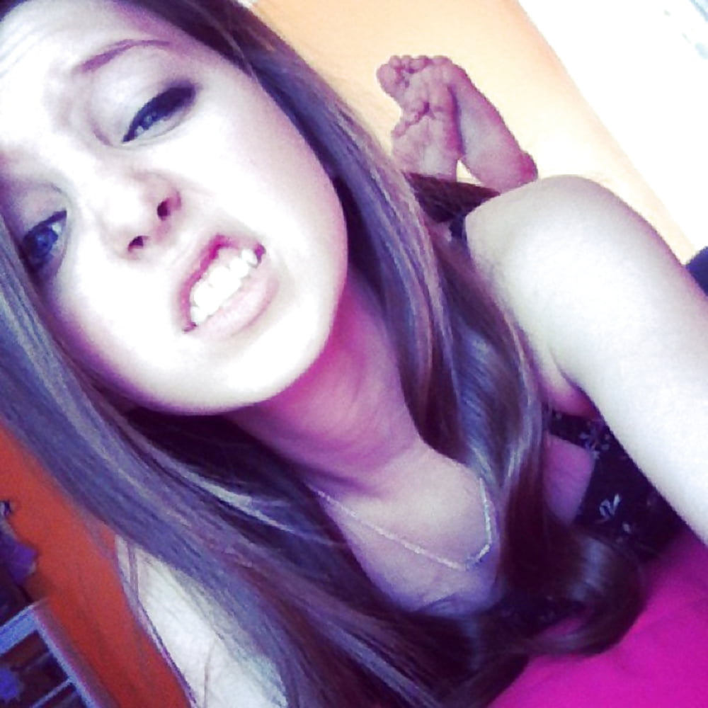 selfshot girls feet pose!!! porn pictures