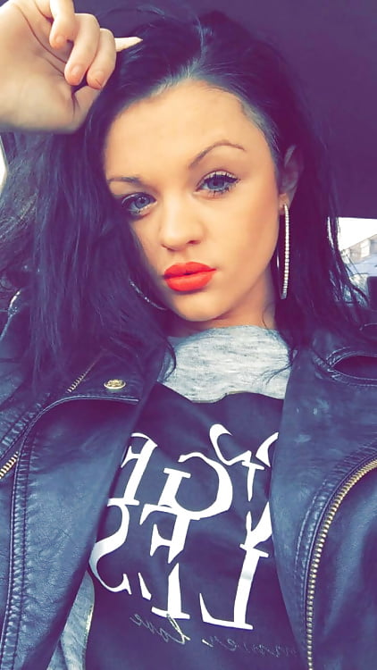 Amateur chav babe Lucy J loves posing porn pictures