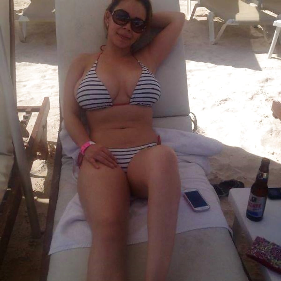 Nice Bikini Milfs&Teens porn pictures