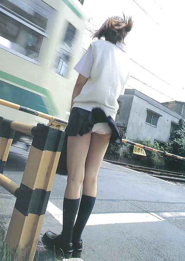 Japanese Girl Upskirts 21 porn pictures
