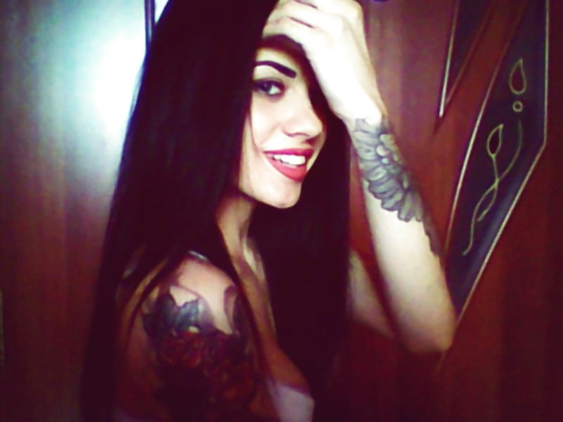 A lean, but attractive Anastacia. porn pictures