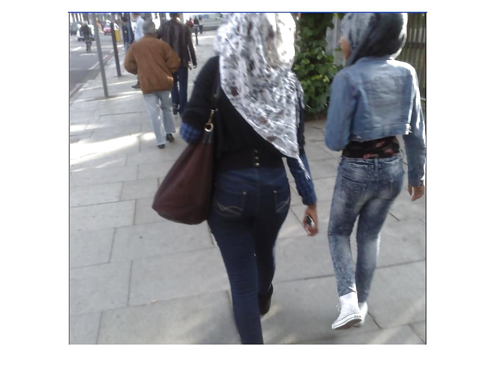 Non Nude Hijabi Teens Walking London UK Bengali Clothed porn pictures