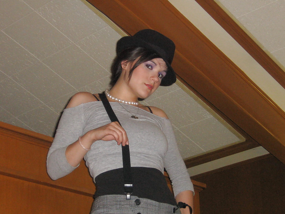 MELANIE STRIPPED porn pictures