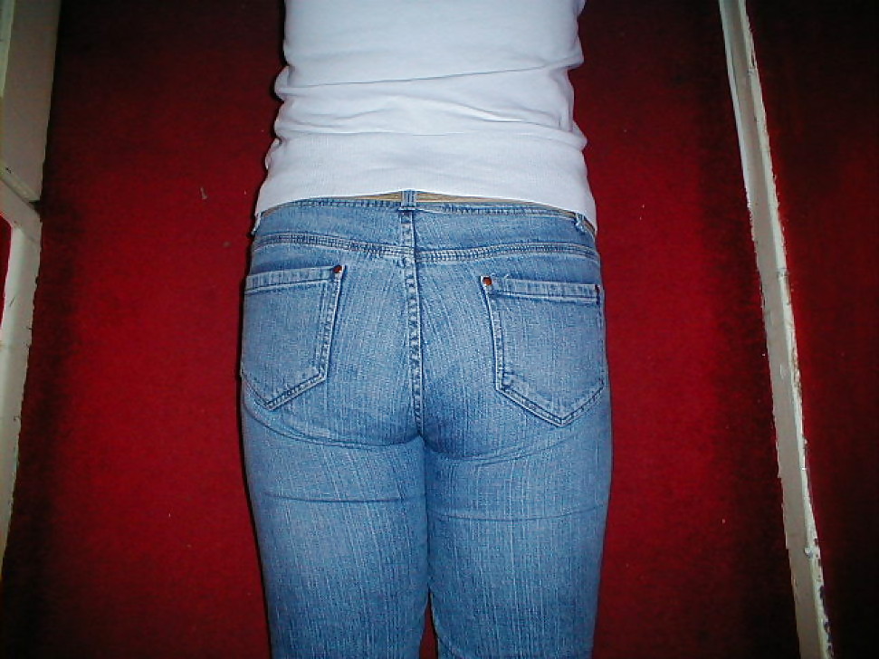 The wife's hot ass in sexy jeans porn pictures