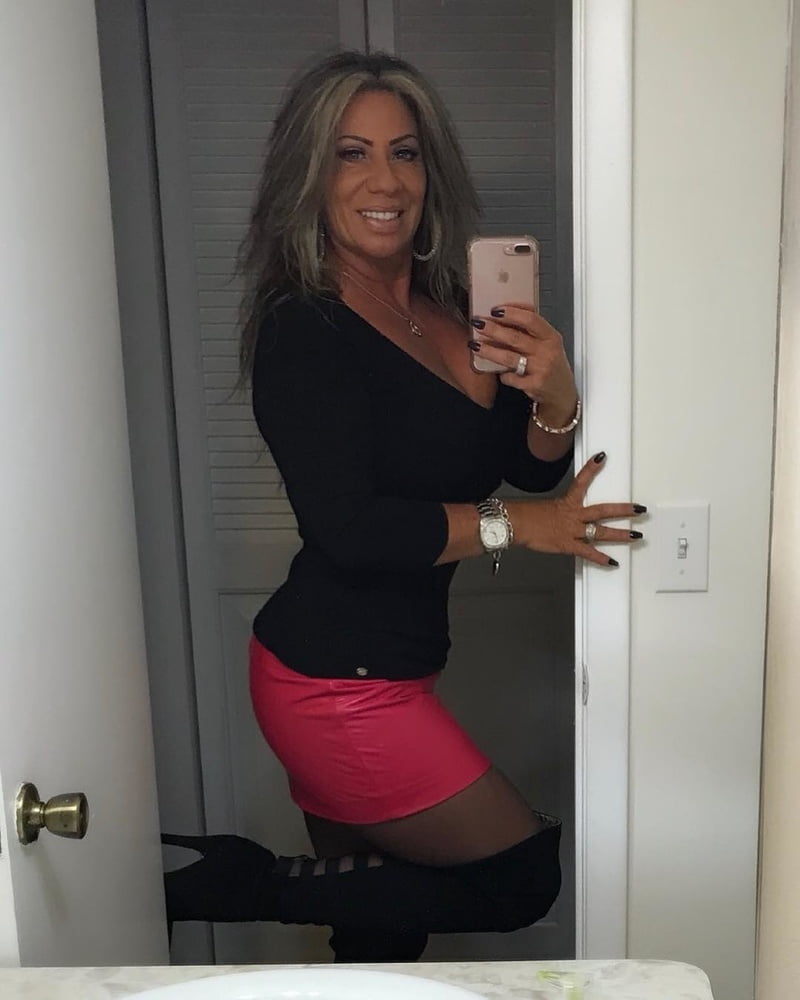 Sexy Mature MILF Mom porn pictures