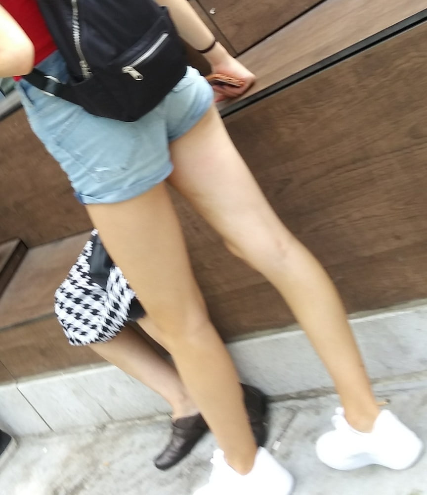 Candid legs and feet.... porn pictures