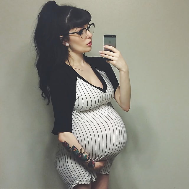 gohtic teen Michelle pregnant with twins porn pictures