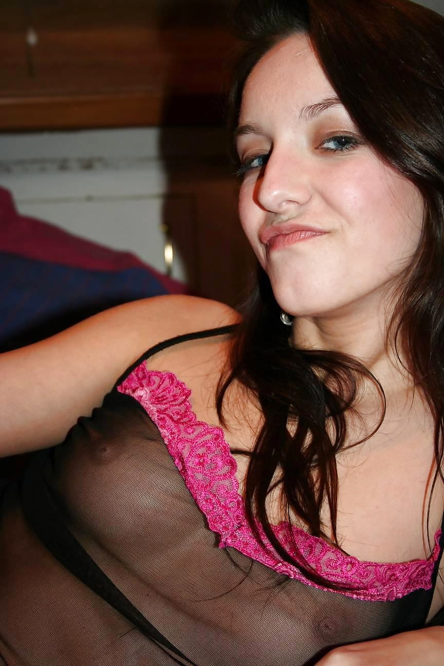 Amateur Brunette porn pictures