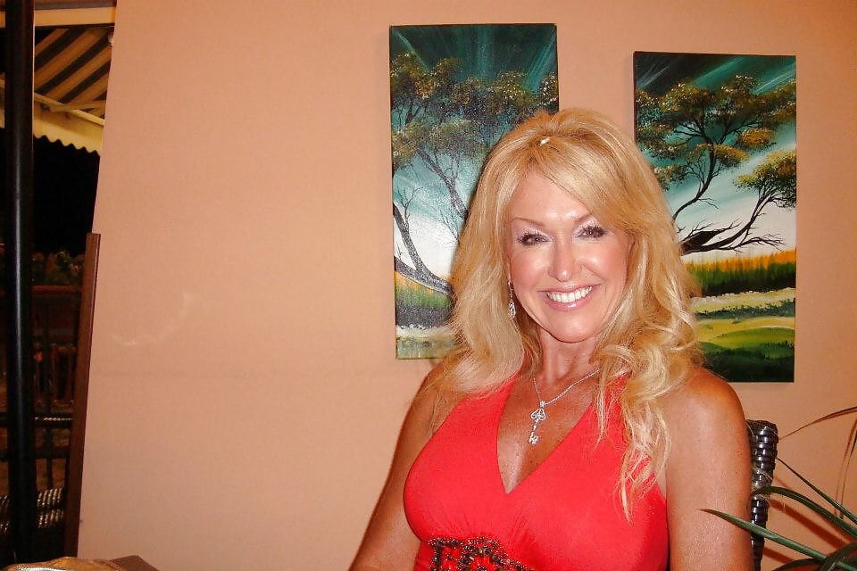 STUNNING! The Hottest Amateur Milf, Mom, Mature porn pictures