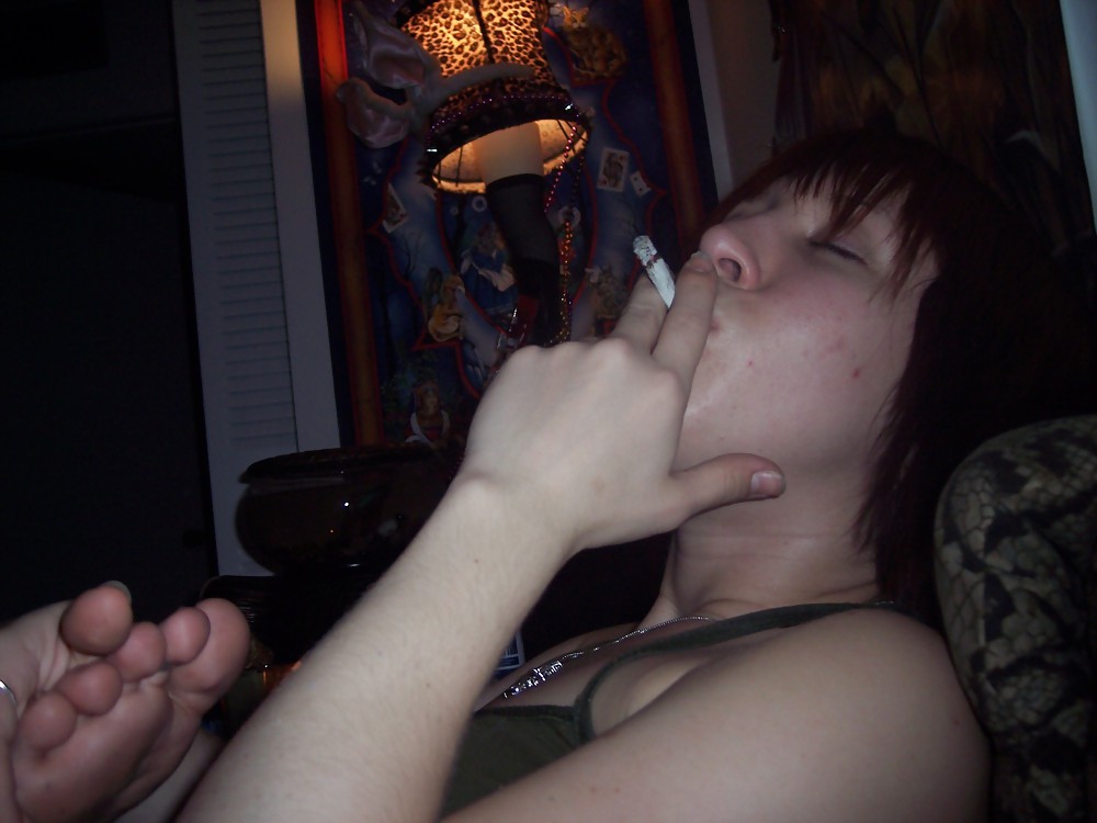 VERDAMMT GEILE EMO SCHLAMPE I porn pictures