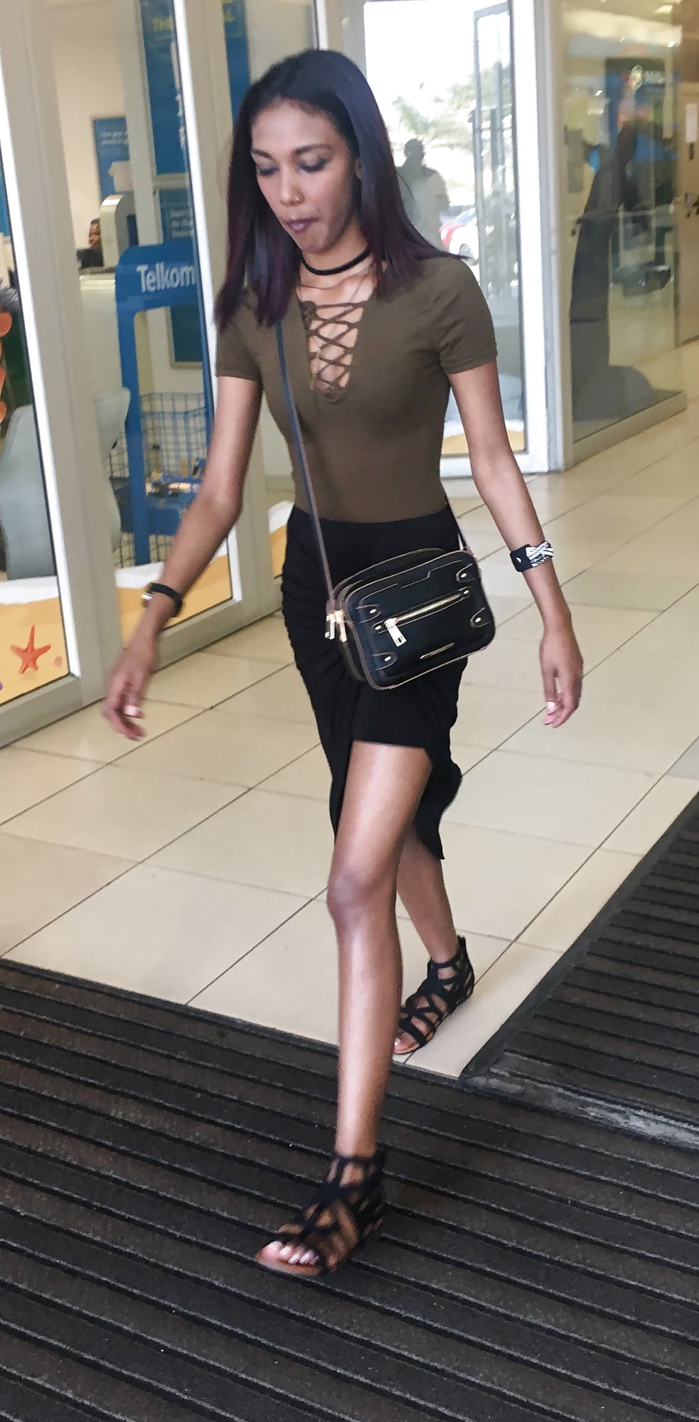 Hot desi teen at the mall porn pictures