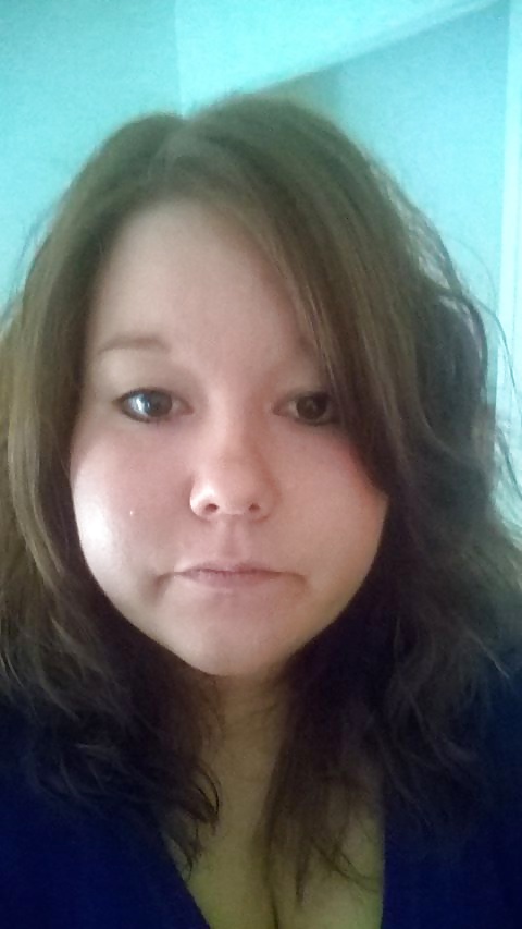 Petite, moche, conne... Mais nympho porn pictures