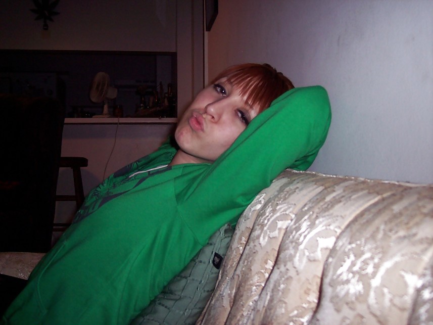 VERDAMMT GEILE EMO SCHLAMPE I porn pictures