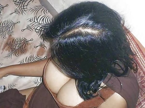 Meri chudakkad Biwi porn pictures